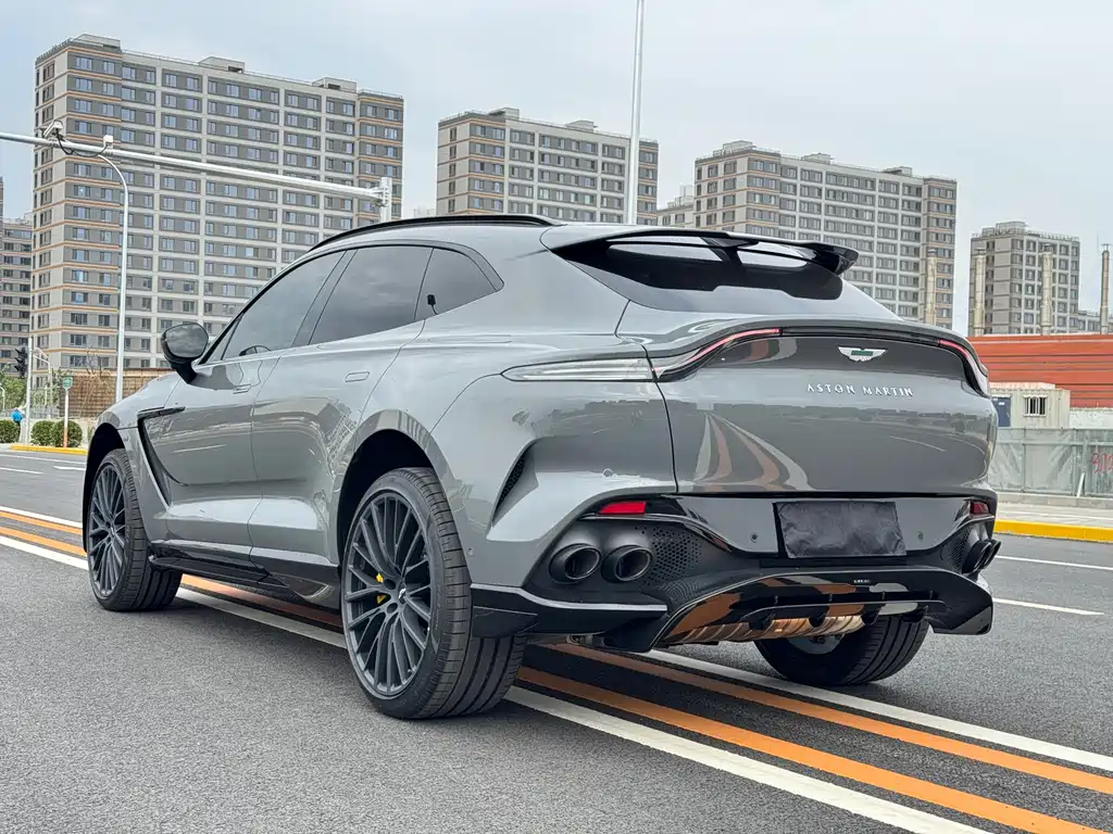 Aston Martin DBX 2025 4.0T V8 707