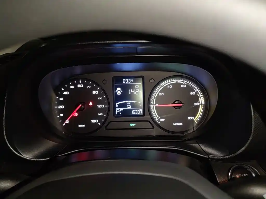 Roewe Clever — миниатюра 12