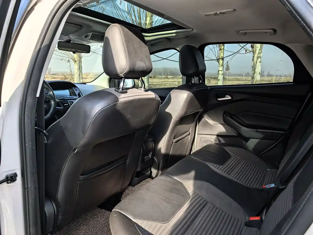 Ford Focus 2017 1.6L AT