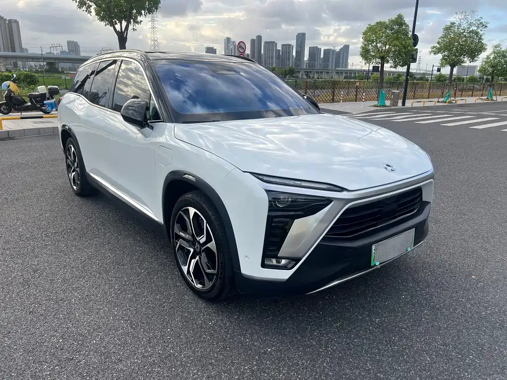 NIO ES8 2022 100kWh мест