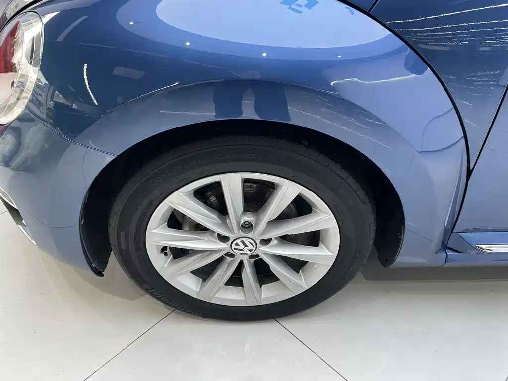 VOLKSWAGEN BEETLE