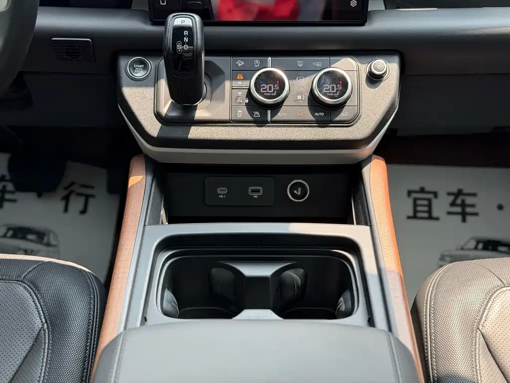 Land Rover Defender — миниатюра 12