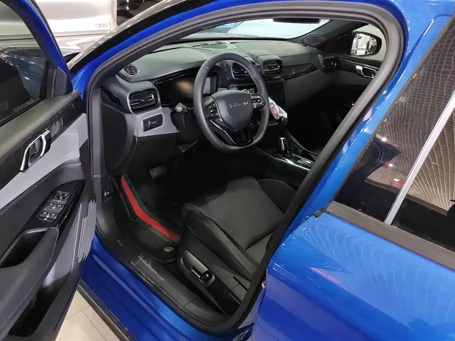 Lynk & Co 02 2018 2.0T DCT Pro V