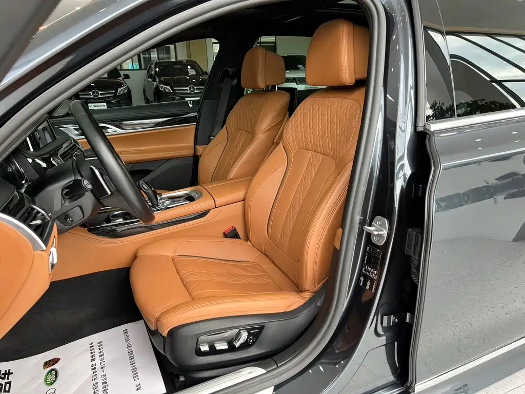 BMW 7 Series — миниатюра 8
