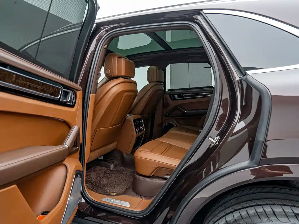 Porsche Cayenne — миниатюра 12