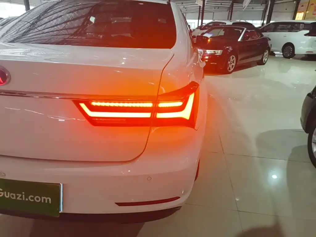 BYD Qin — миниатюра 8