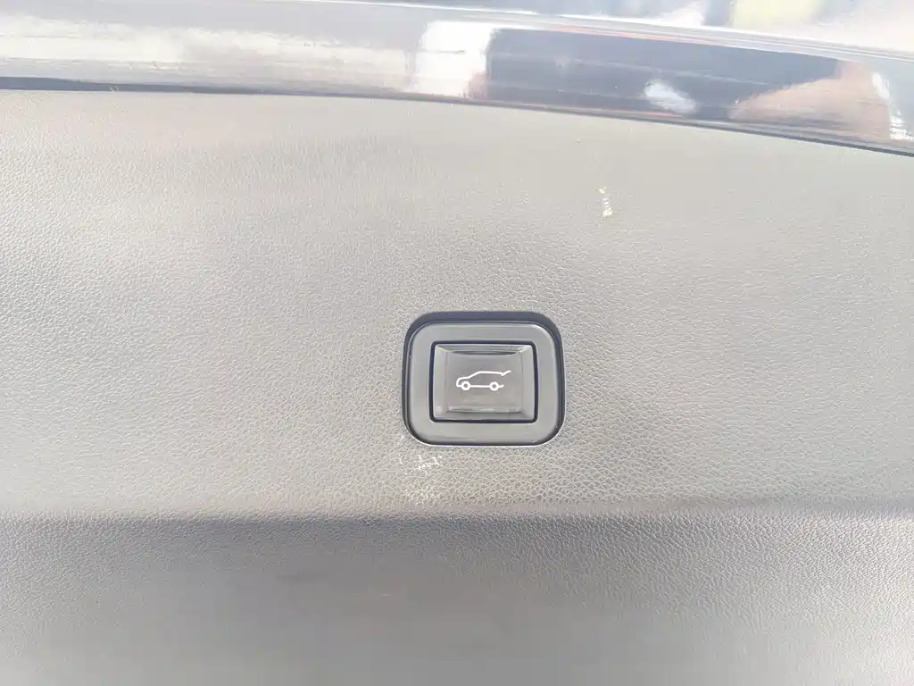Cadillac XT6 — миниатюра 8