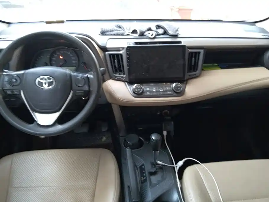 Toyota RAV4 — миниатюра 12