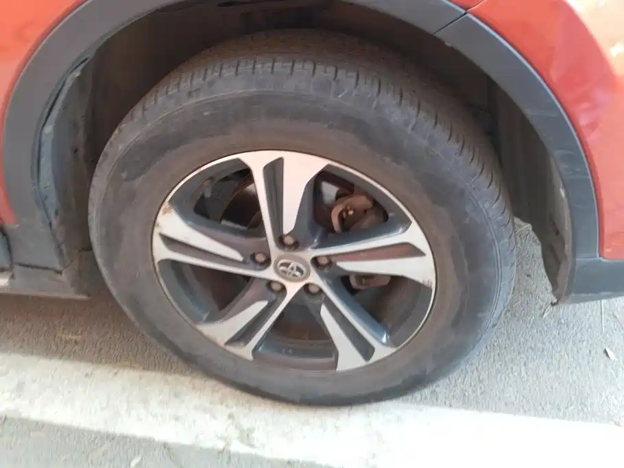 Toyota RAV4 — миниатюра 6