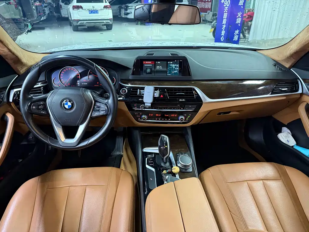 BMW 5 Series — миниатюра 4