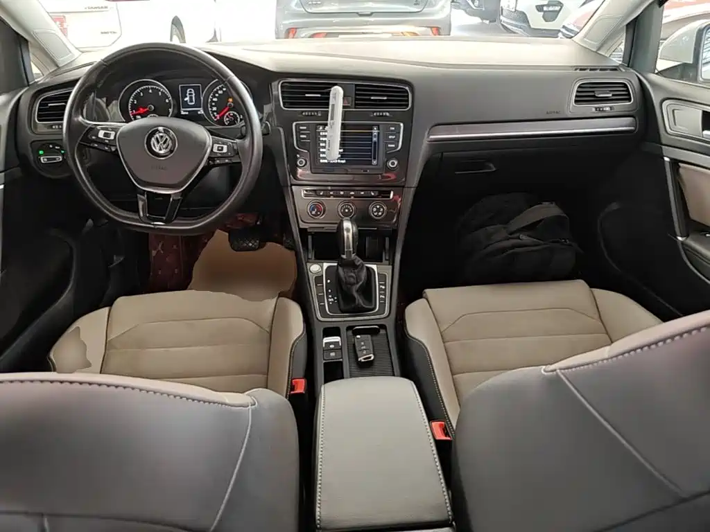 Volkswagen Golf 2017 230TSI AT Luxury