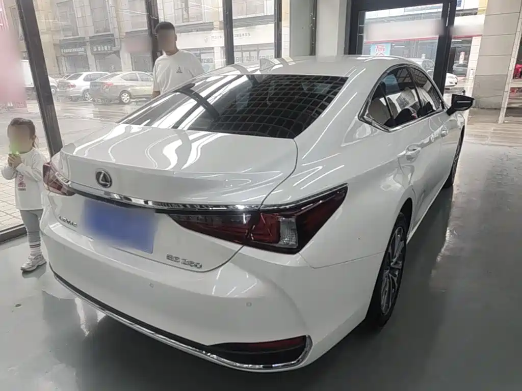 Lexus ES — миниатюра 7