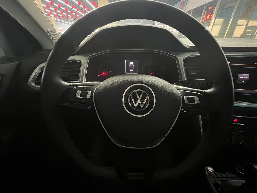 VOLKSWAGEN T ROC EXPLORING SONGS