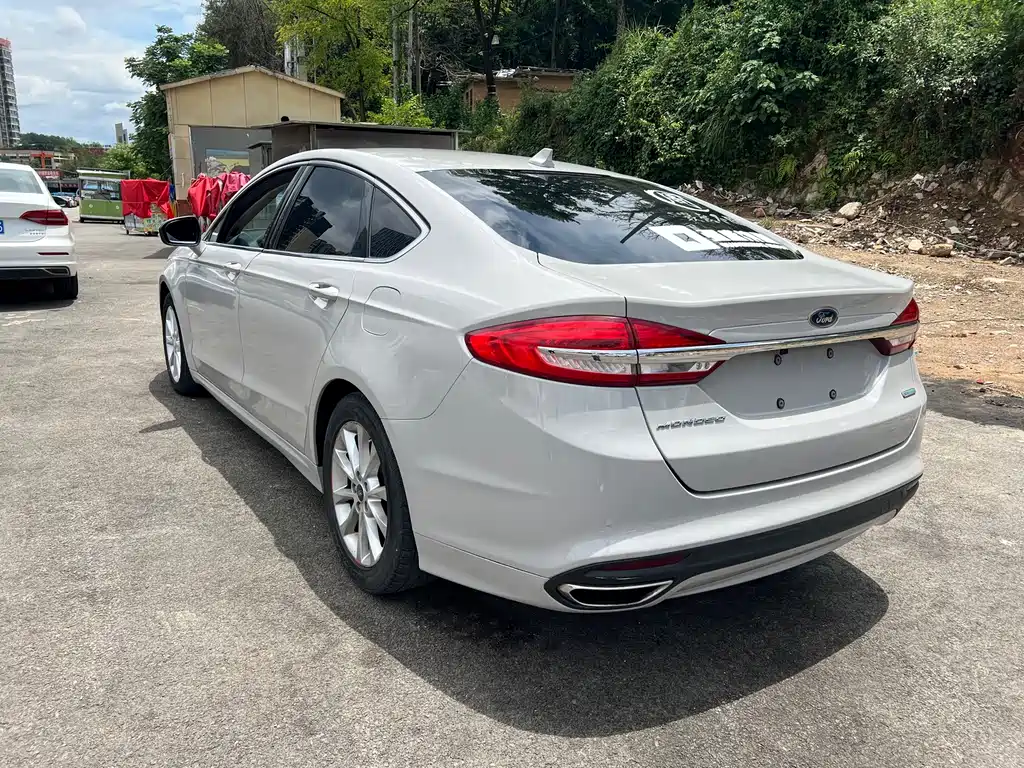 Ford Mondeo — миниатюра 8