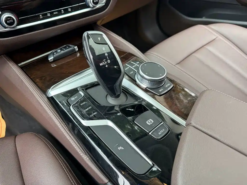 BMW 5 Series — миниатюра 9