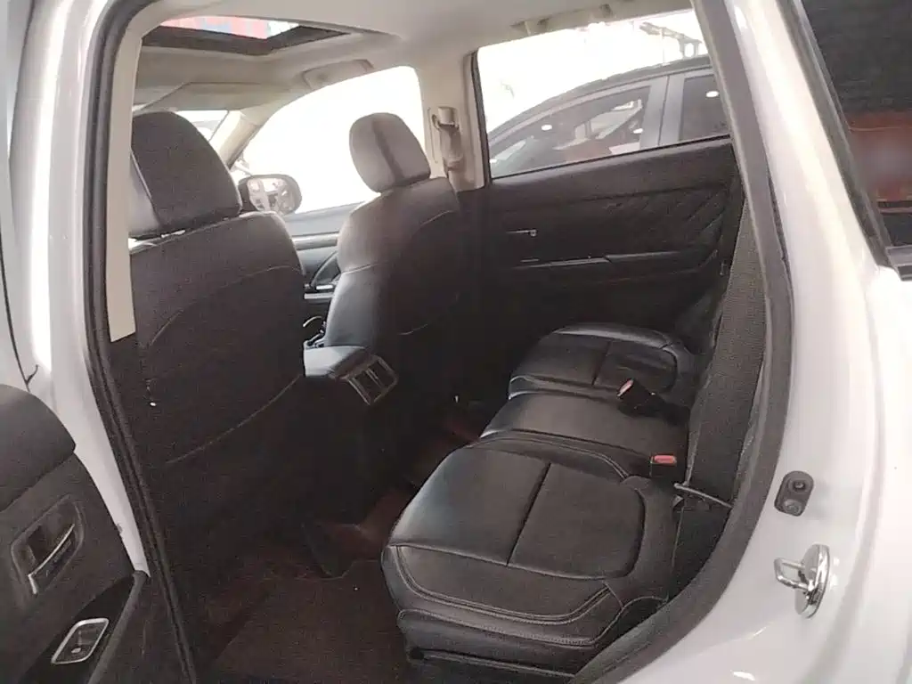 Mitsubishi Outlander — миниатюра 17