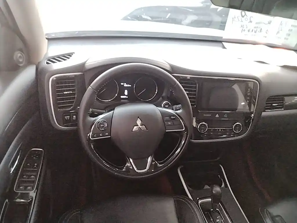 Mitsubishi Outlander — миниатюра 11