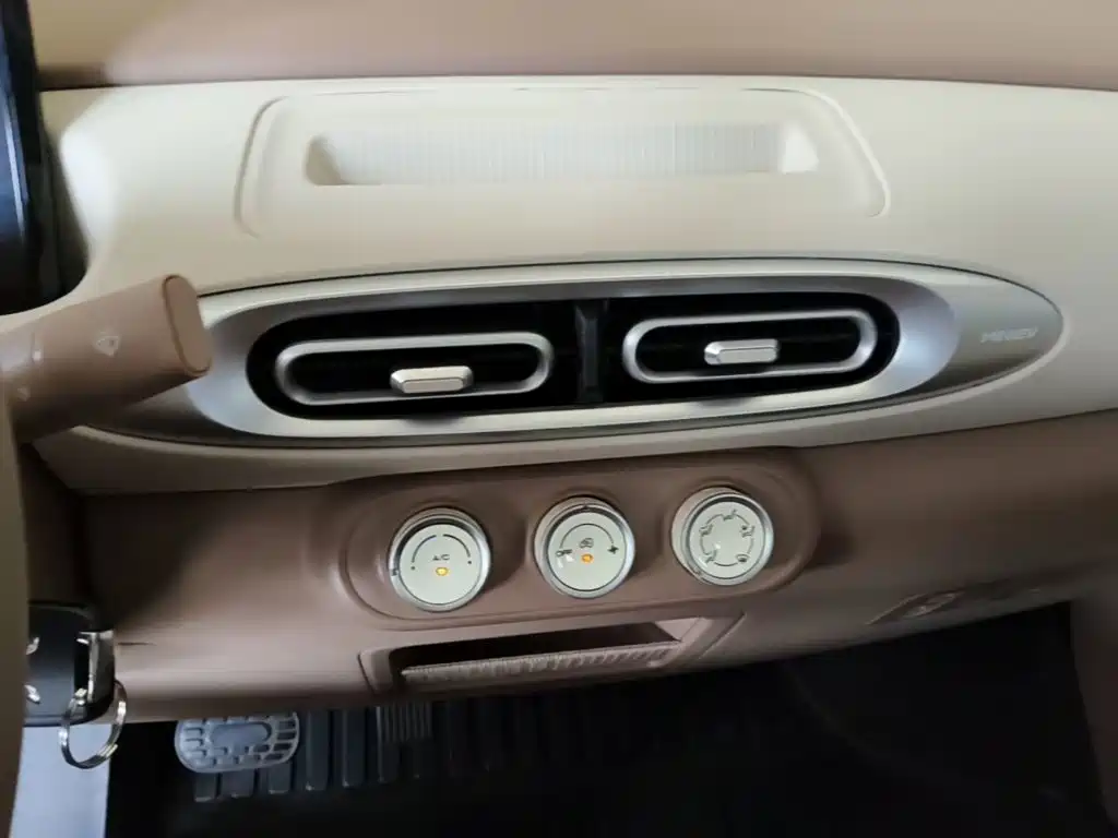 Wuling MINIEV — миниатюра 13