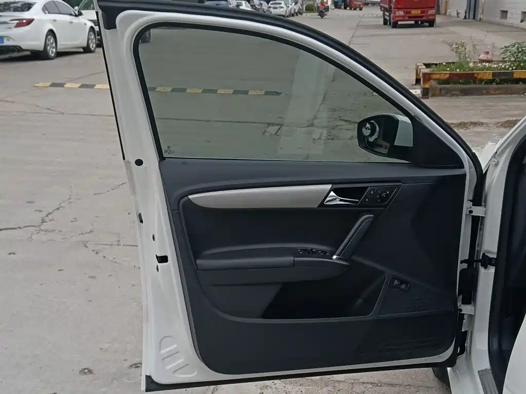 Volkswagen Lavida — миниатюра 8
