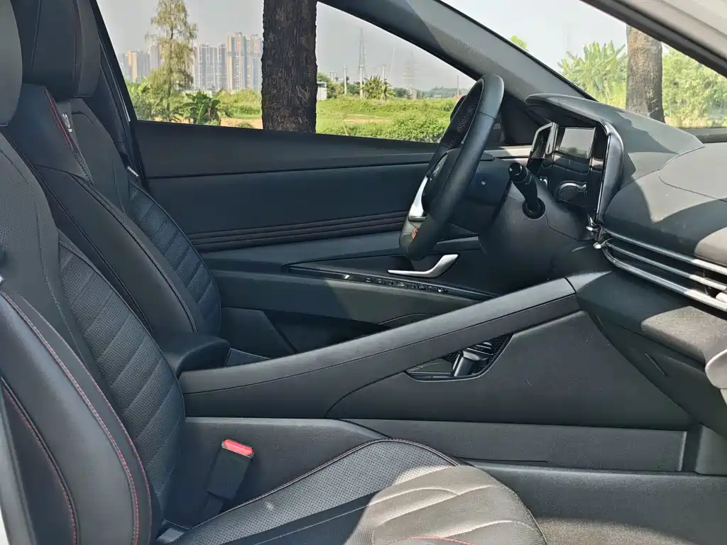 Hyundai Elantra — миниатюра 13