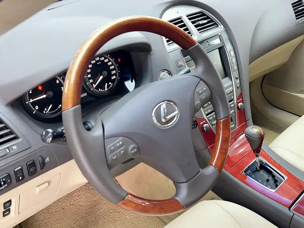Lexus ES — миниатюра 14