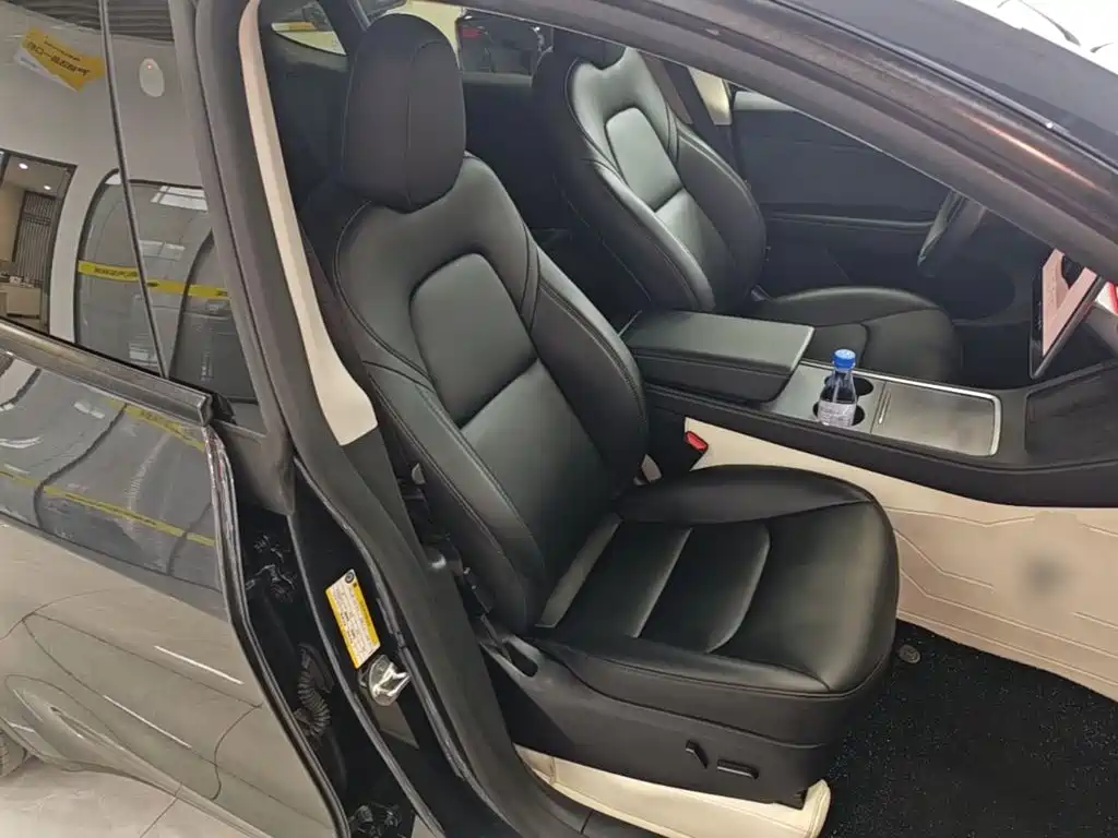 Tesla Model Y — миниатюра 25