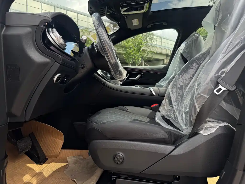 Mercedes-Benz EQS SUV — миниатюра 9