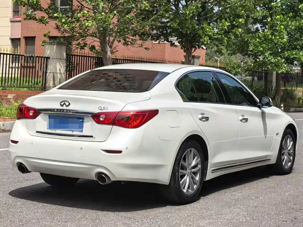 Infiniti Q50L 2016 2.0T Comfort
