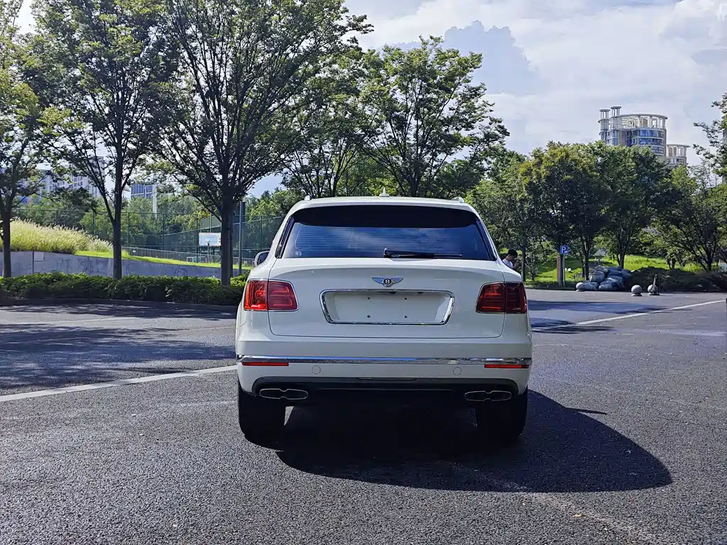 Bentley Bentayga — миниатюра 7