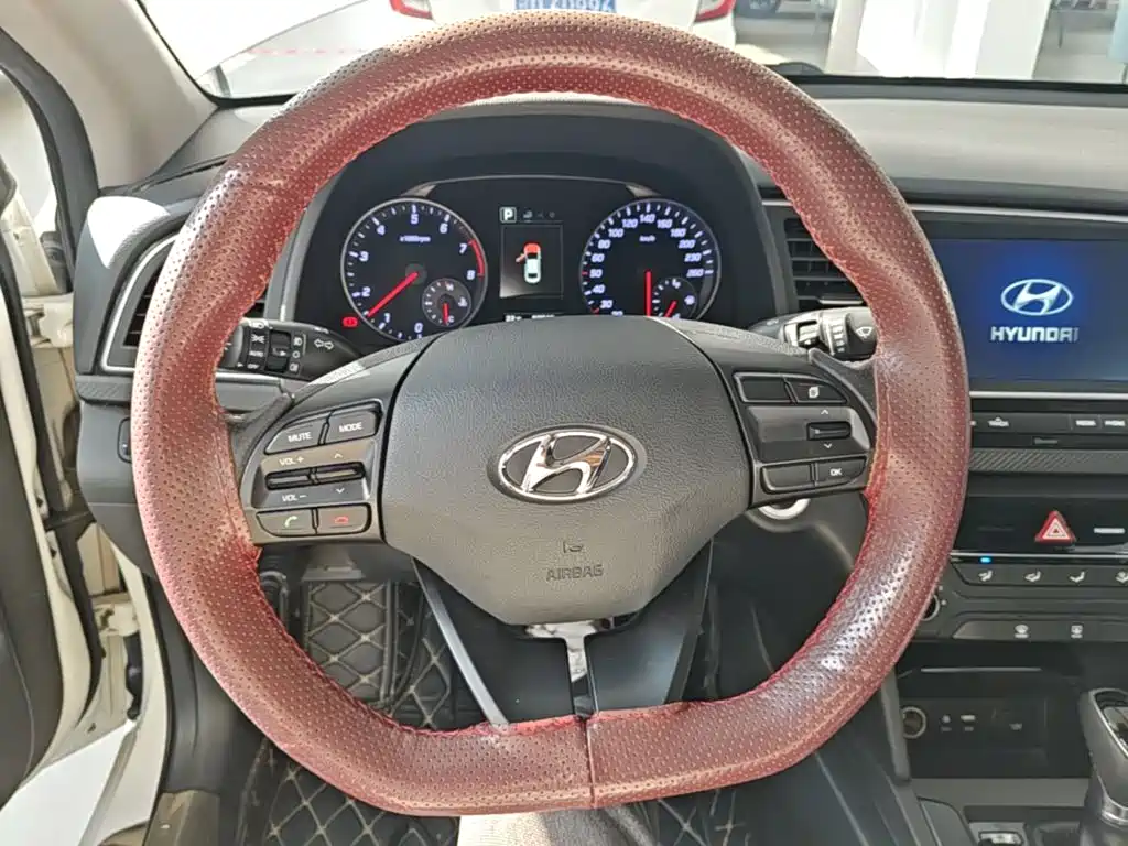 Hyundai Elantra — миниатюра 11