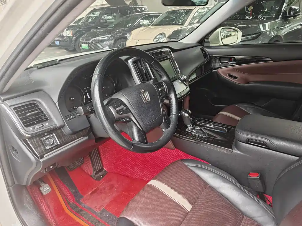 Toyota Crown — миниатюра 5
