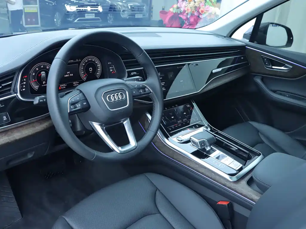 Audi Q7 2023 45 TFSI quattro S line Sport