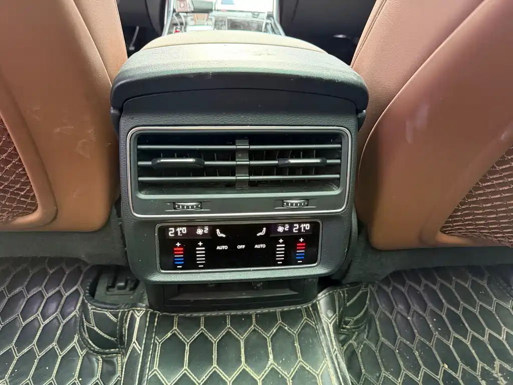 Audi Q7 — миниатюра 9
