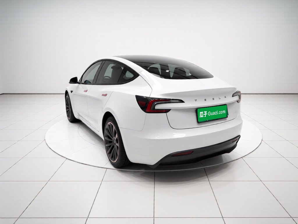 Tesla Model 3 — миниатюра 4