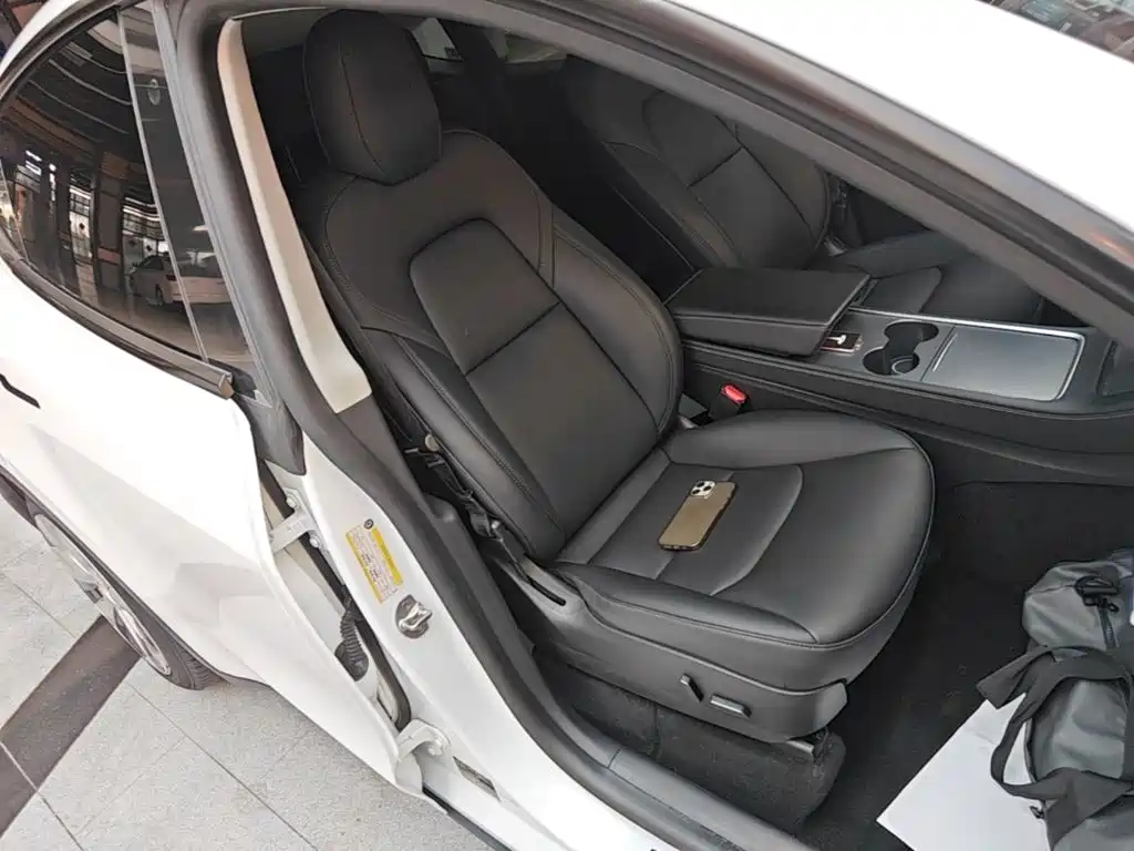 Tesla Model Y — миниатюра 25