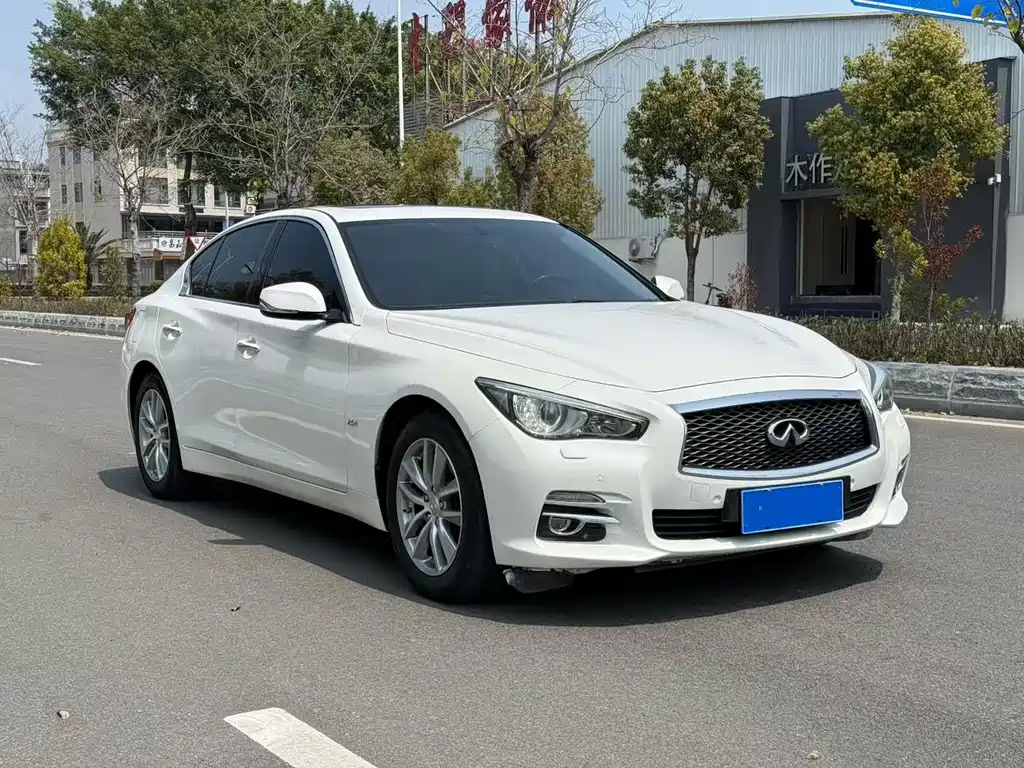 Infiniti Q50 2.0T Luxury Edition, фото 2