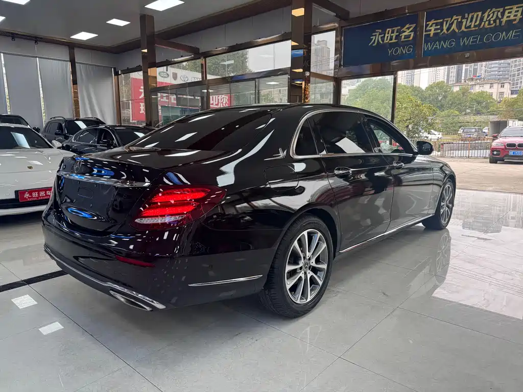 MERCEDES-BENZ E CLASS