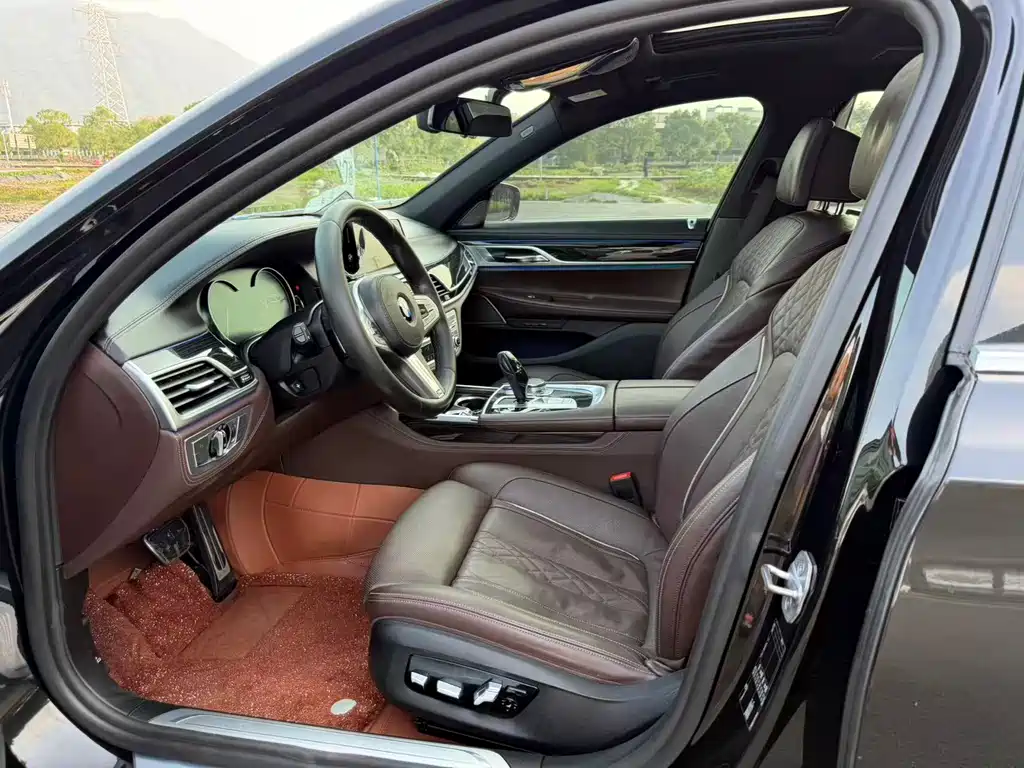 BMW 7 Series — миниатюра 5