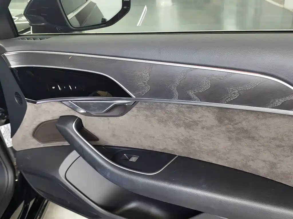Audi A8 — миниатюра 5