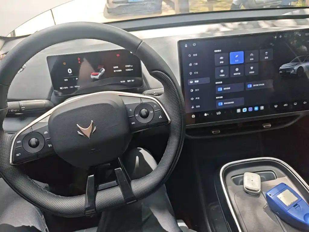 ARCFOX Beta T1 — миниатюра 10