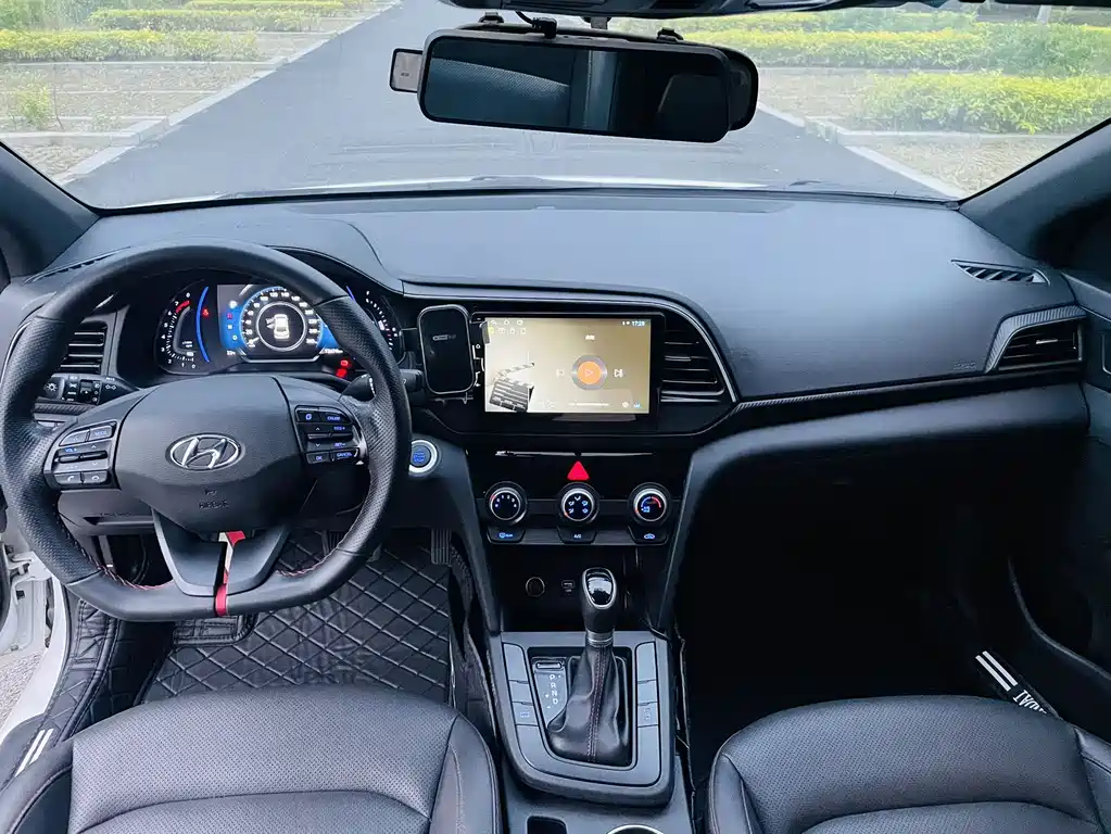 Hyundai Elantra — миниатюра 5