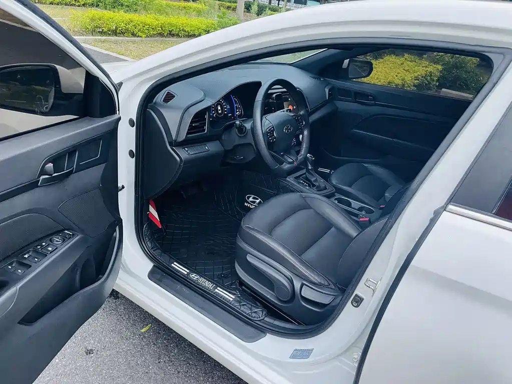 Hyundai Elantra — миниатюра 4