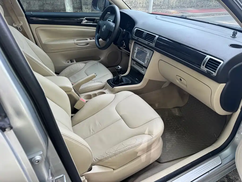 Volkswagen Passat Lingyu — миниатюра 12