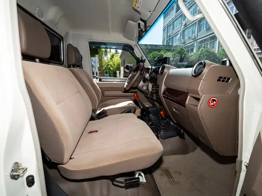 Toyota Land Cruiser LC79 2022 4.0L MT
