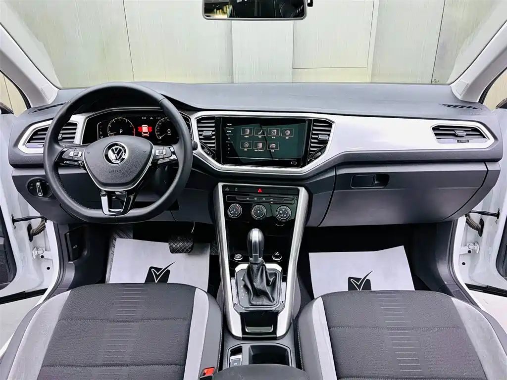 VOLKSWAGEN T ROC EXPLORING SONGS