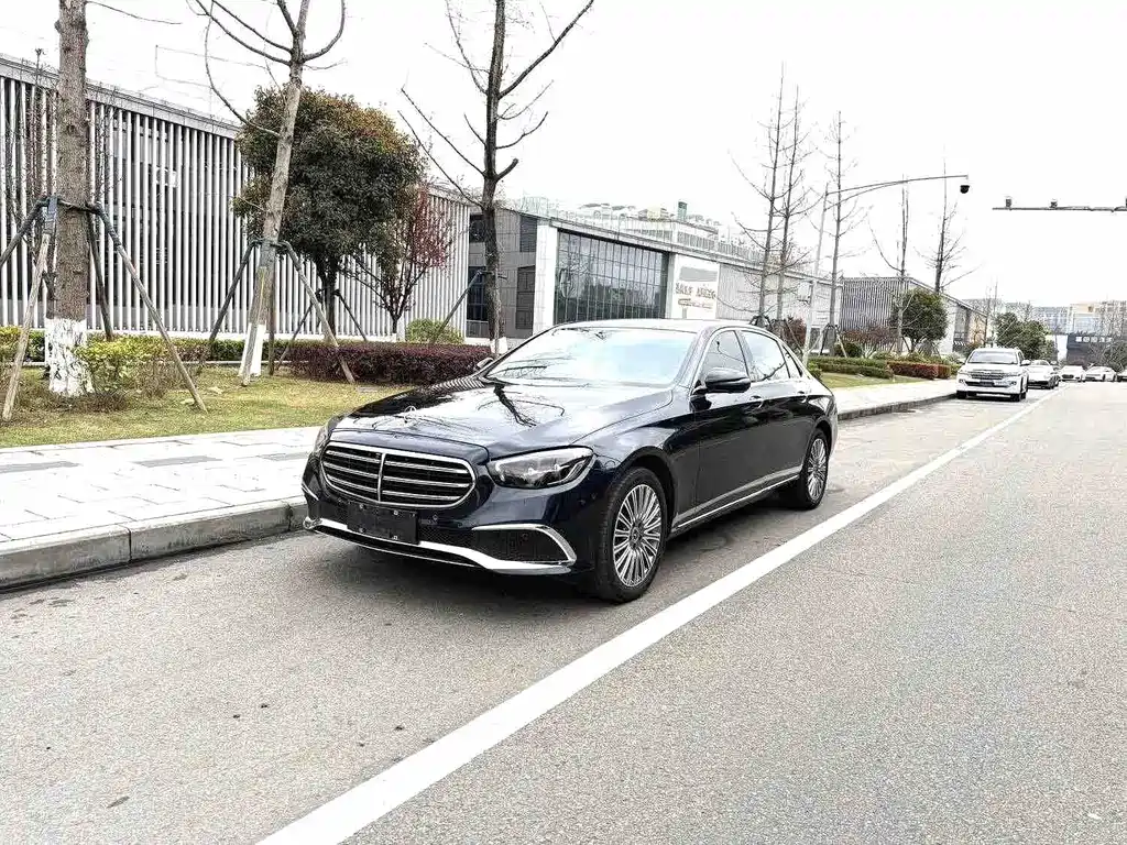 2022 Mercedes-Benz E-klasse - zdjęcie 1 z 9