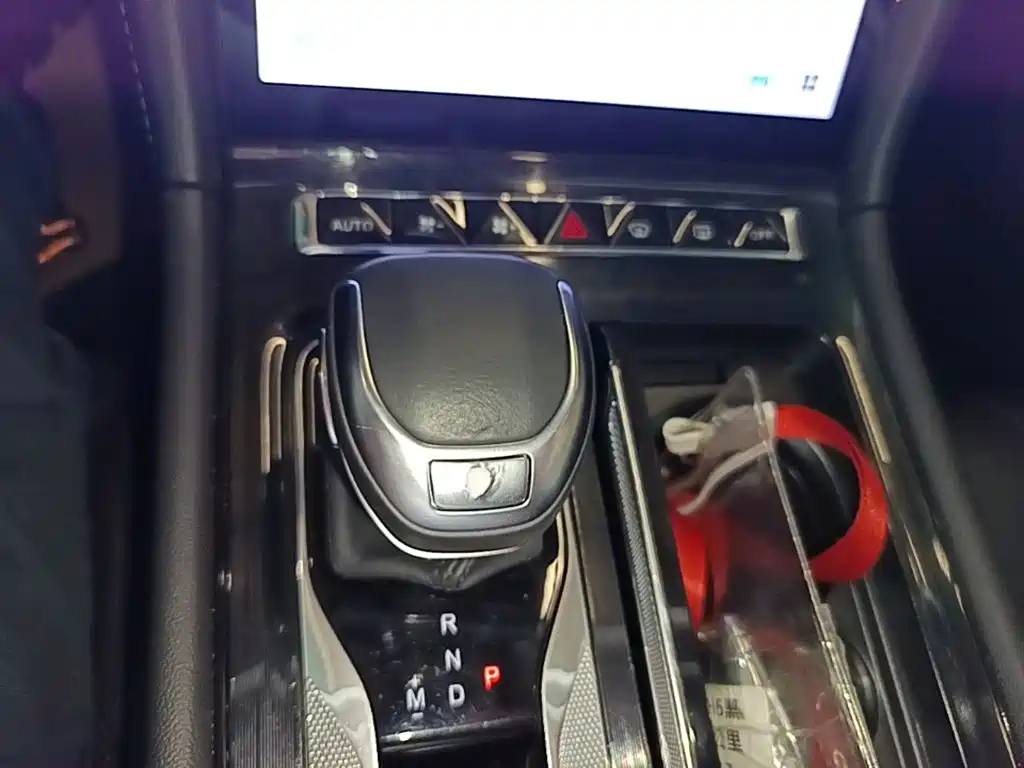 Hongqi Hongqi H5 — миниатюра 14