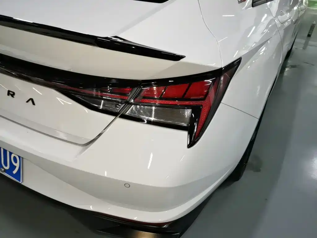 Hyundai Elantra — миниатюра 8