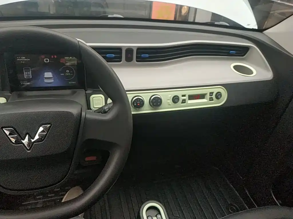 Wuling MINIEV — миниатюра 10