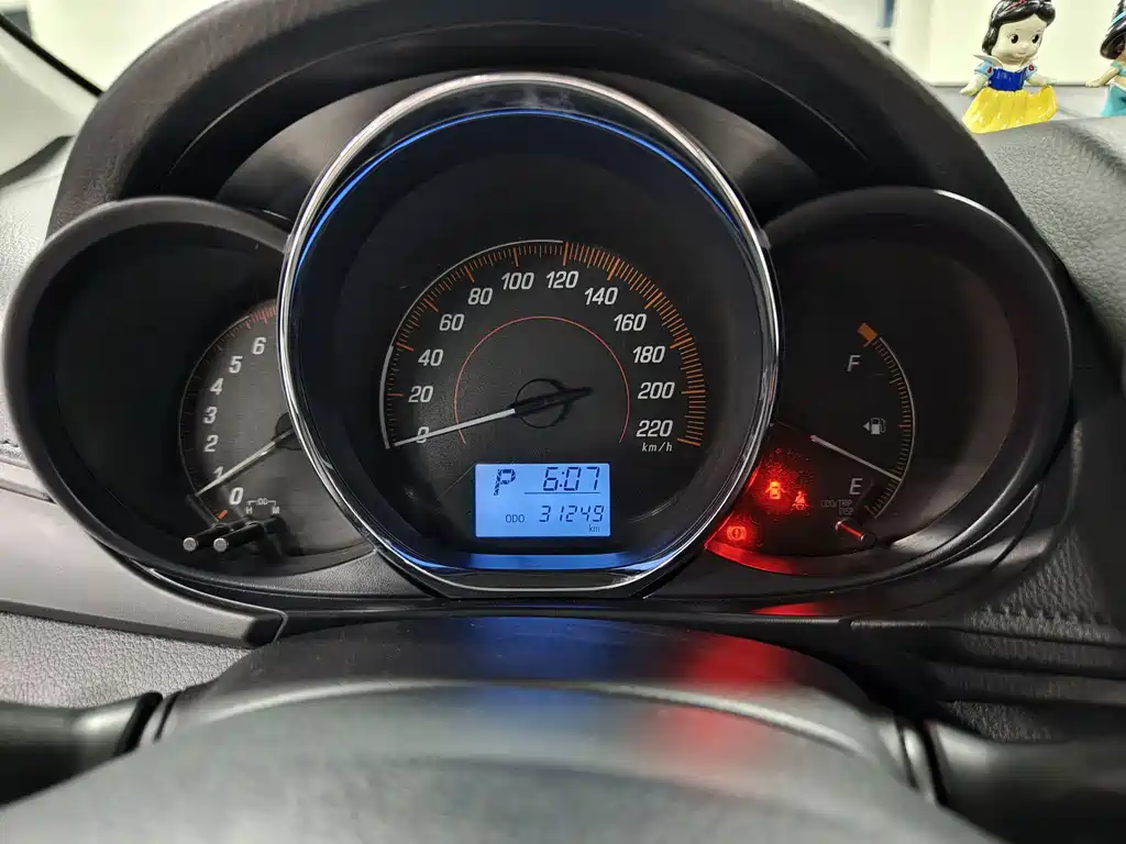 Toyota Yaris L — миниатюра 15